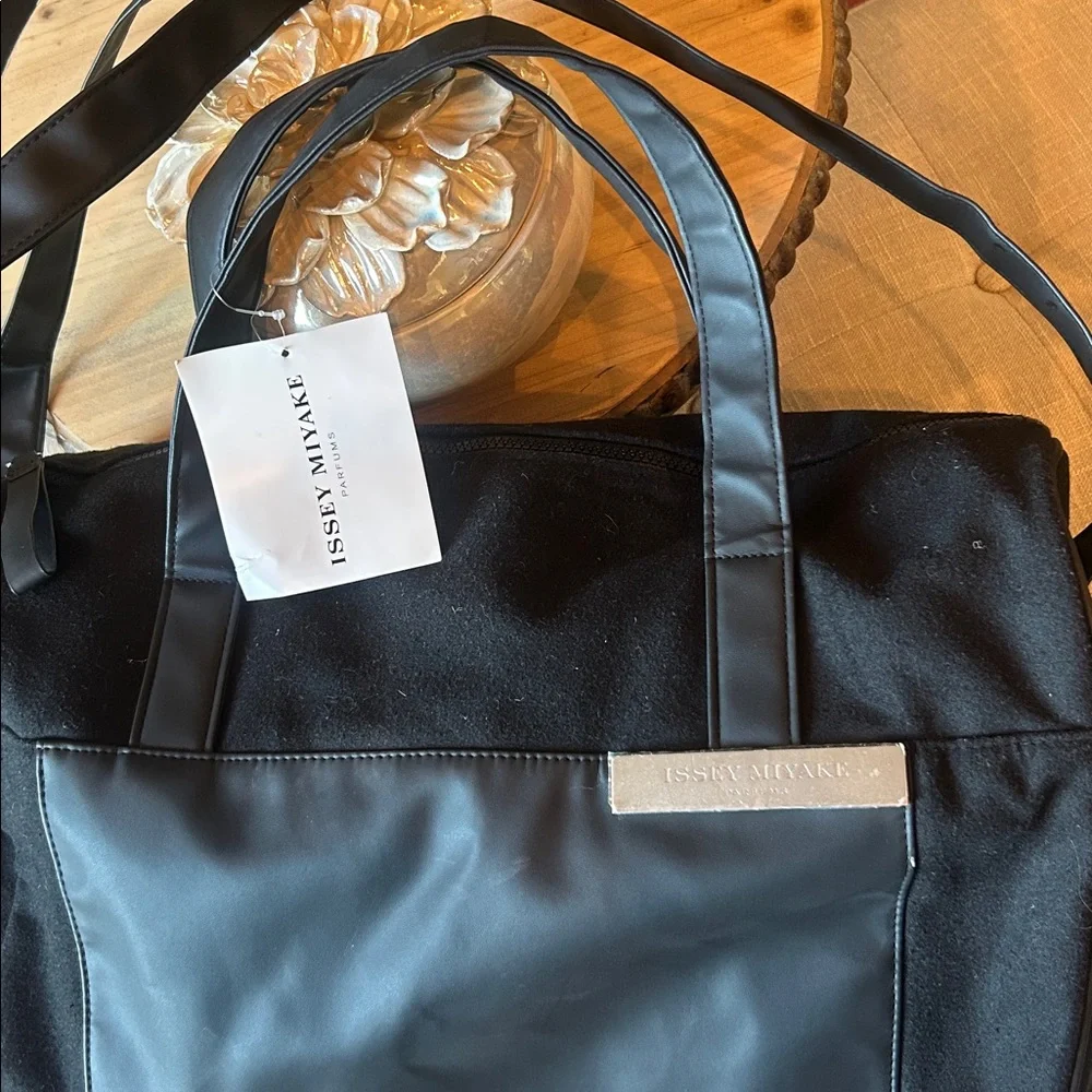 NWT Issey Miyake L’EAU D’ISSEY Pour Homme Travel Bag